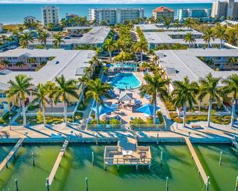Steps From the Beach! Fishing Pier, Pool, Free Activities! ~ 106D Barefoot Beach Resort - Indian Shores - Pool
