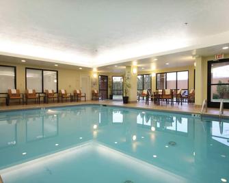 Courtyard by Marriott - Flint - Zwembad