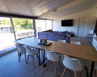 House with swimming pool and air conditioning 10 min from Chambord close to all amenities - Dhuizon - Comedor