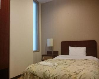 Business Hotel Kawaramachi - Takamatsu - Bedroom