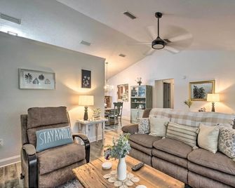 Serene Old Town Getaway Near Suwannee Ri - Old Town - Living room