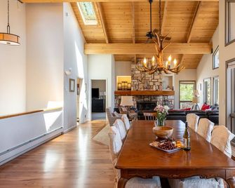 Crystal View by AvantStay - Incline Village - Dining room