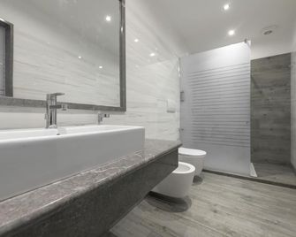 Garda Suite Hotel - Limone sul Garda - Banyo