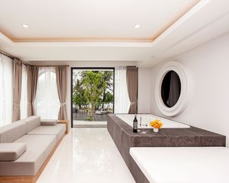 Anona Beachfront Phuket Resort - Patong