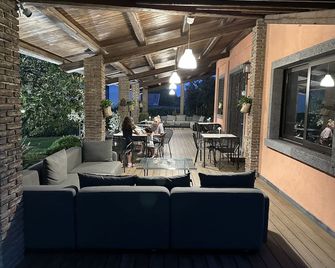 Ottomood B&B and Apartments - Mascalucia - Патіо