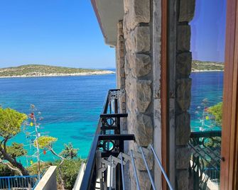 Akvaryum Butik Otel Karaburun - Karaburun - Balcone