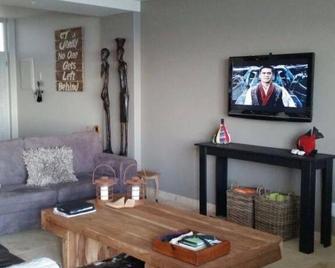 La Palma 7 Self-Catering - Mossel Bay - Huiskamer