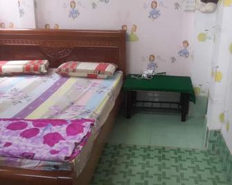 Homestay and home-cooked with family - Can Tho - Bedroom