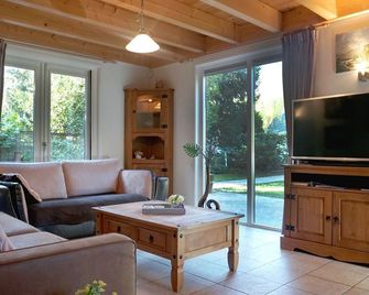 Terrace Apartment With Lush Garden - Epe - Wohnzimmer