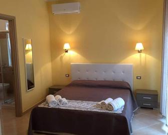 B&B 100 Metri Dal Mare - Gallipoli - Habitación