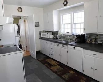 The East Side Inn is a charming little house in the small town of Morris, Minnesota. - Morris - Kitchen