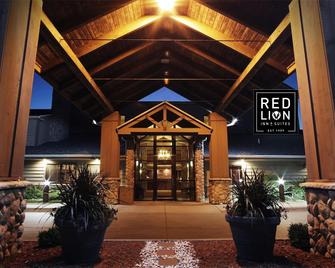 Red Lion Inn & Suites Grimes - Grimes - Building