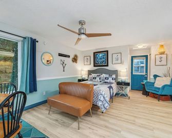 Blue Octopus #5 Personal Beach Cabin. Ocean View. - Rockaway Beach - Bedroom