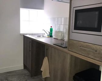 Lancaster Place Apartments - Leicester - Kitchen