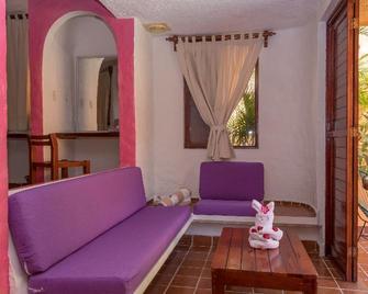 هوتل فيلاز ميرامار - إكستابا زيواتانيجو - غرفة معيشة