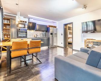 Log In Rooms - זאגרב - סלון