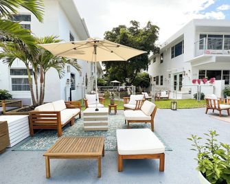 أكوا هوتل - فورت لاودردال - شرفة مرصوفة