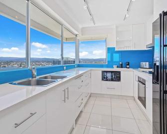 Baronnet Apartments - Surfers Paradise - Küche