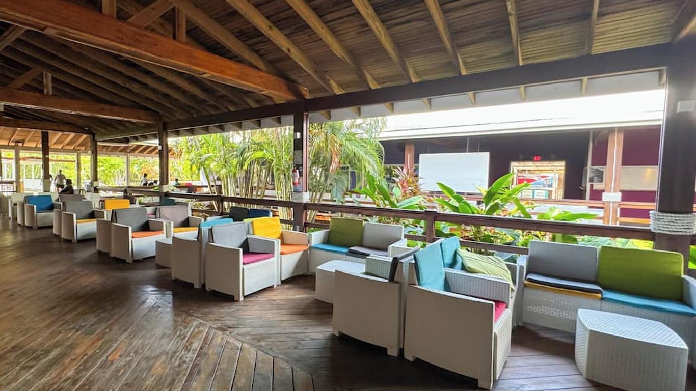 Henry Morgan Hotel & Beach Resort