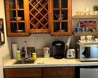 Myrtle Cottage Guesthouse West Salem - Salem - Kitchen