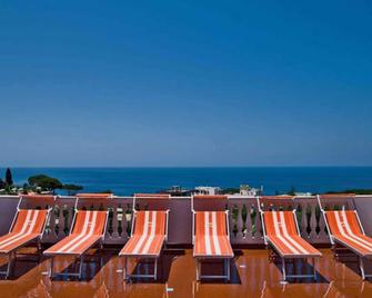 Aparthotel Villa Marinù - פוריו - מרפסת