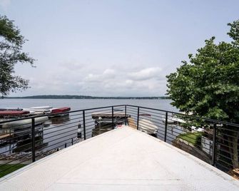 Fantastic Voyage on Pewaukee Lake| Location, Comfort, Experience - Pewaukee - Balcón