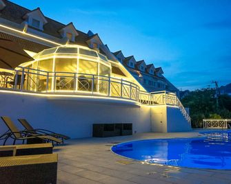 Livemax Resort Izu Shimoda - Shimoda - Zwembad