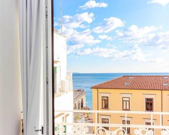 Diecisedici - אמלפי - מרפסת