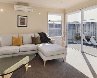 City Sails - 3 BR townhouse in central New Plymouth - New Plymouth - Living room