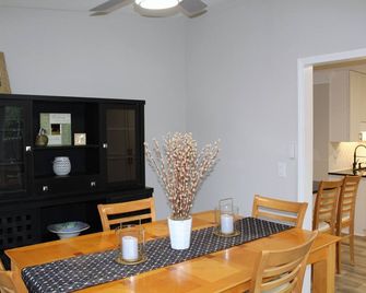 Country warmth meets modern convenience. Spacious 4-bedroom 3 full bath home. - Canton - Їдальня