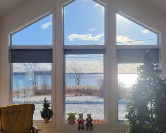Beautiful spacious river view house, direct access to regional park - Salaberry-de-Valleyfield