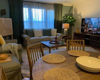 Full furnished 2 bedrooms townhouse apartment at midtown Sacramento, California. - Sacramento - Sala de estar