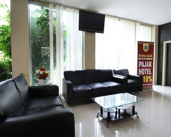 Airy Mulyoharjo Ahmad Yani Pemalang - Pemalang - Sala de estar