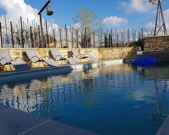 Ultra relaxing our guest houses 'cottages' Le Mas de France - Carnas - Piscina