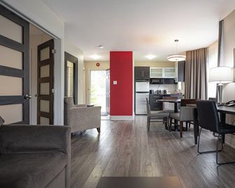 Ramada by Wyndham Ottawa On The Rideau - Ottawa - Huiskamer