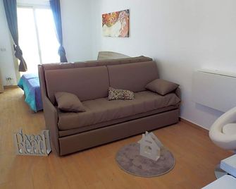 Semu A Mari B&B - Santa Teresa di Riva - Sala de estar