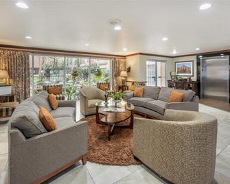 Best Western Plus Atrium Inn - Schertz - Лоббі