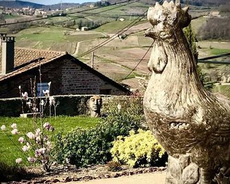 Au Petit Bonheur chez Bambina - Leynes - Vista del exterior
