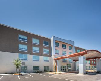 Holiday Inn Express & Suites Chico - Chico - Building