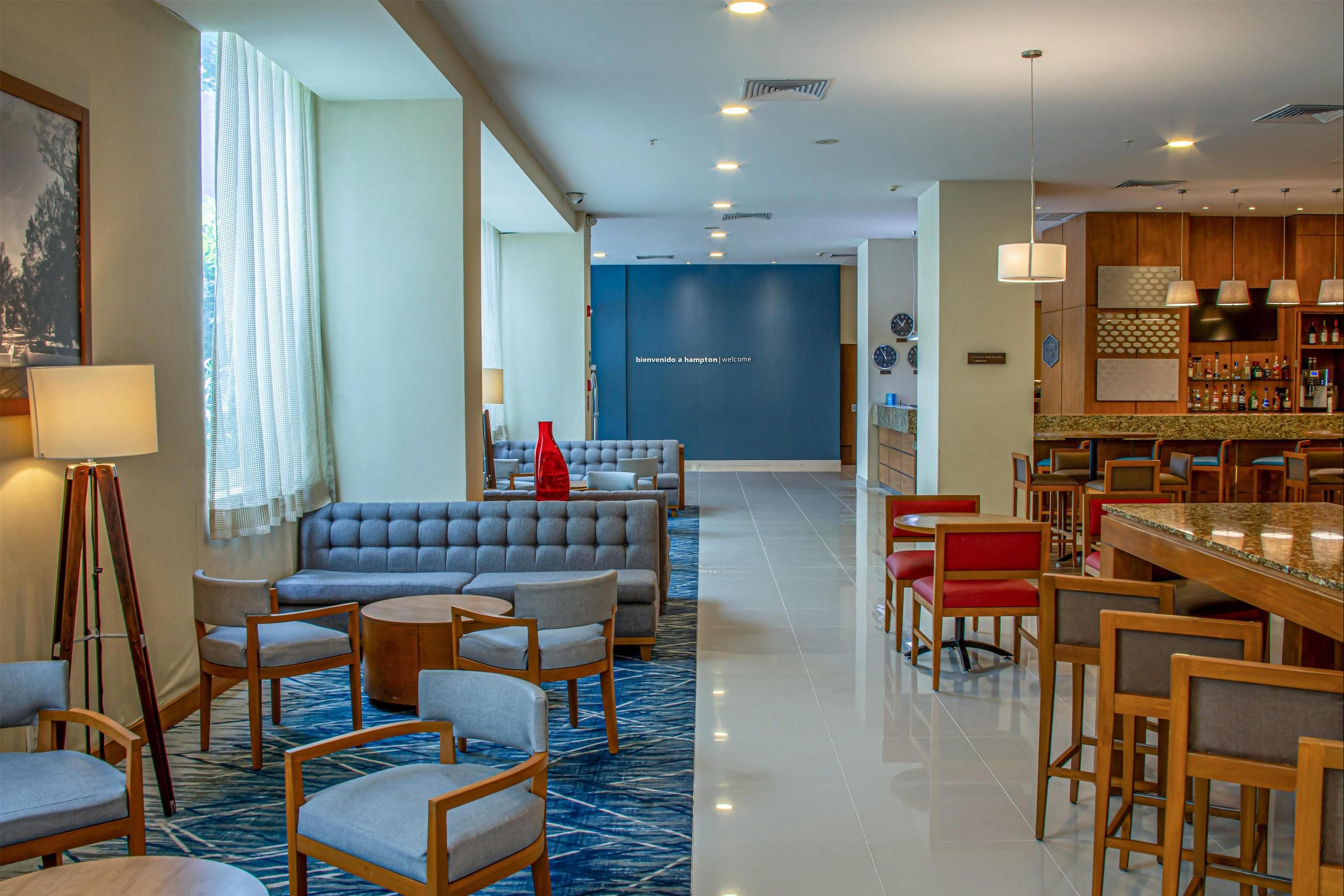 Hampton Inn by Hilton Guadalajara/Expo - גוואדאלחארה - בר