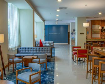 Hampton Inn by Hilton Guadalajara/Expo - גוואדאלחארה - בר