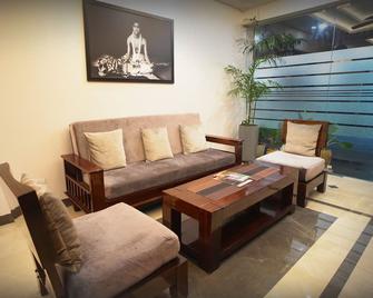 Sai Maa Hotel & Residency - Puttaparthi - Sala de estar