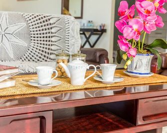 Luxury Modern Farm House B&B -Golf, Farm Tour, mountain biking, Fishing, Beach - Port Edward - Restaurace