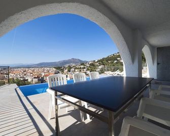 Amazing House With Views To The Sea And The Town Near The Center In Roses Inmosantos Casa Tordera - Roses - Balcon