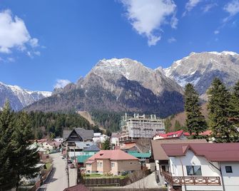 Hotel Iri - Busteni - Vista del exterior