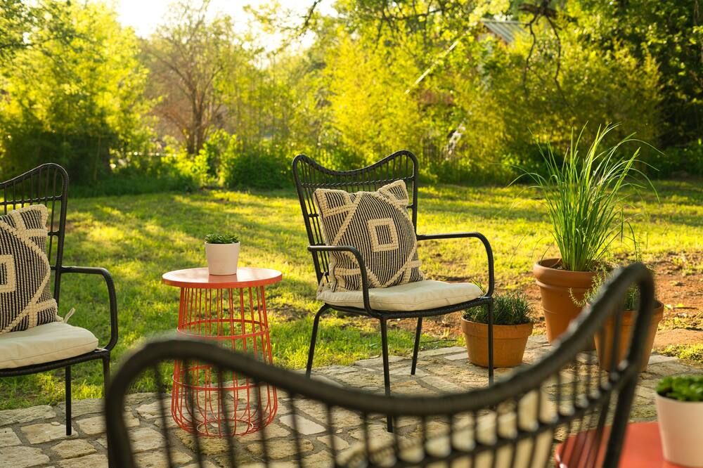Hill Country Hickory House-Walk to Llano River & Downtown-Free Gym Access - Llano - Binnenhof