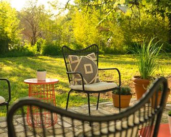 Hill Country Hickory House-Walk to Llano River & Downtown-Free Gym Access - Llano - Binnenhof