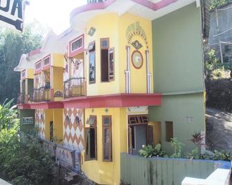 OYO Life 90646 Villa Karsinem Pasuruan - Pasuruan - Gebouw