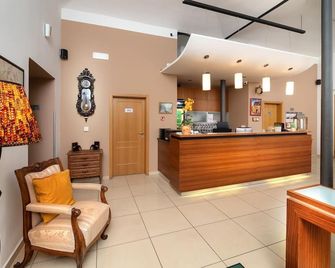 Hotel Chvalská Tvrz - פראג - דלפק קבלה