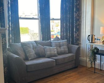 No 1 High Street Boutique Rooms - Markinch - Sala de estar